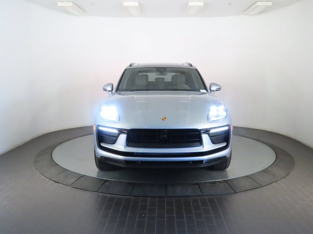 Certified 2026 Porsche Macan AWD/4WD image 10