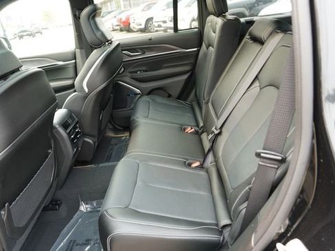 Used 2024 Jeep Grand Cherokee Overland w/ Advanced Protech Group III image 17