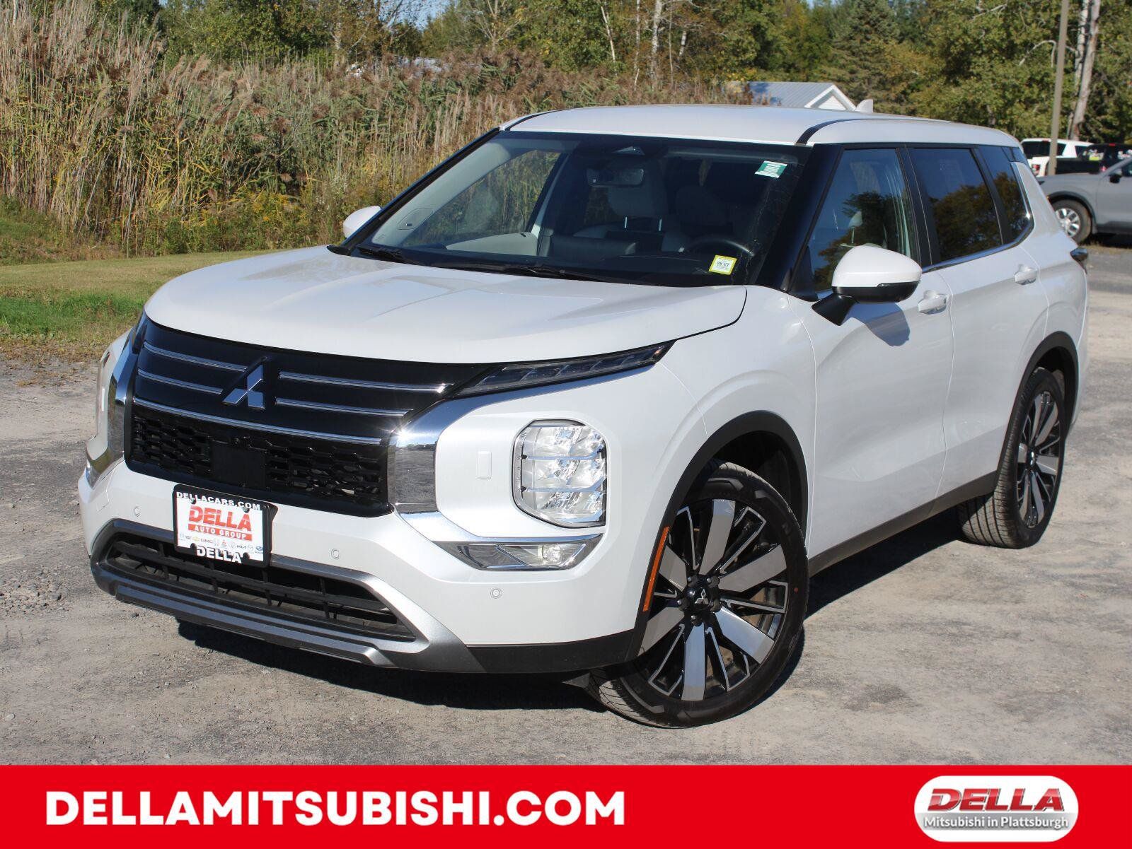 Used 2025 Mitsubishi Outlander SE AWD/4WD image 1