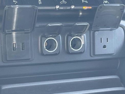 Used 2018 Chevrolet Silverado 1500 High Country AWD/4WD image 25