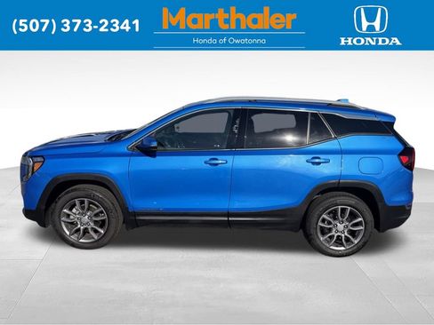 Used 2024 GMC Terrain SLT AWD/4WD image 2