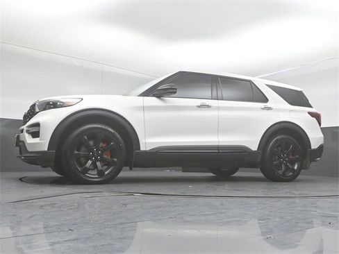 Certified 2022 Ford Explorer ST w/ ST Street Pack image 41
