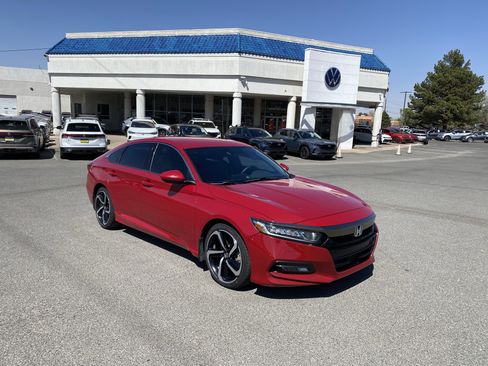 Used 2018 Honda Accord Sport image 4