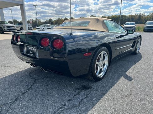 Used 2004 Chevrolet Corvette Base w/ Preferred Equipment Group image 5