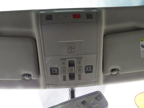 Used 2019 Volkswagen Tiguan SEL AWD/4WD image 28