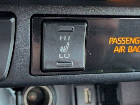 Used 2022 Toyota RAV4 XLE Premium image 23