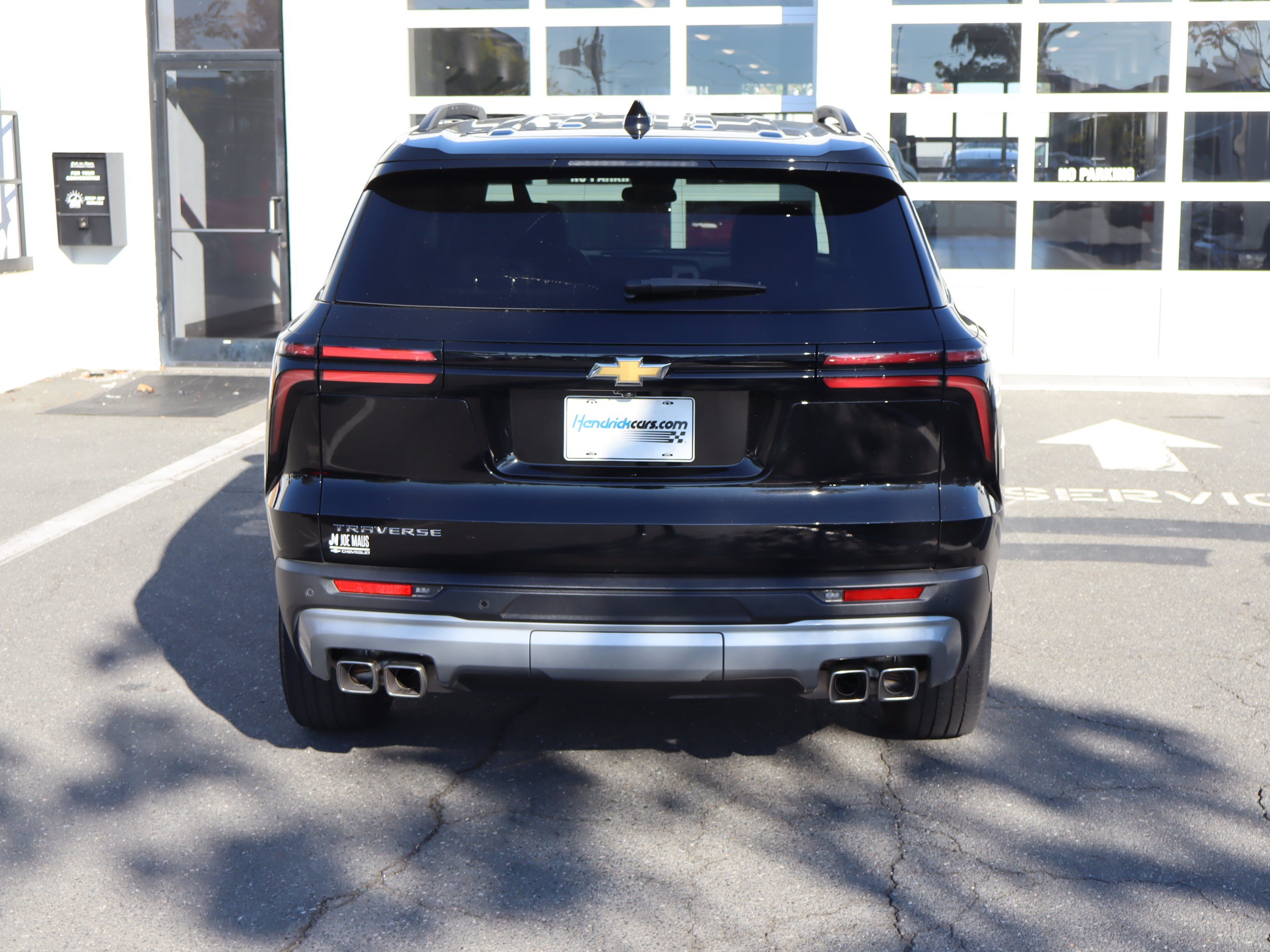 Used 2025 Chevrolet Traverse LT FWD image 9
