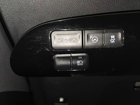 Used 2016 Toyota Prius Four Touring image 18