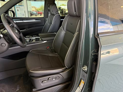 Used 2025 Cadillac Escalade Sport w/ LPO, Floor Liner Package AWD/4WD image 31