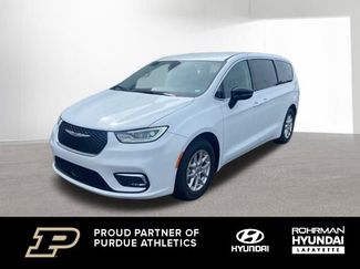 Used 2024 Chrysler Pacifica Touring-L video 1
