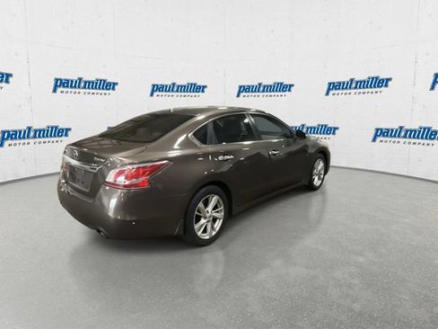 Used 2015 Nissan Altima 2.5 SV w/ Convenience Package FWD image 4
