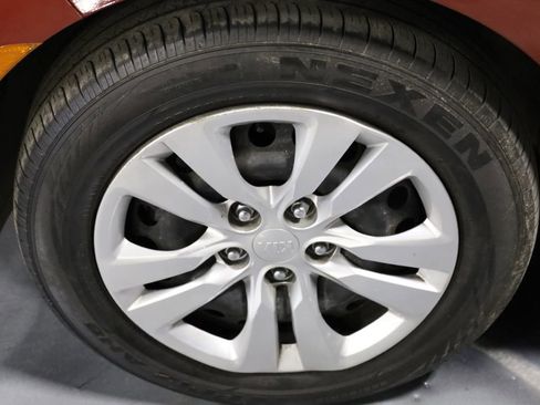Used 2021 Kia Soul LX FWD image 28