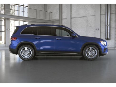 Used 2023 Mercedes-Benz GLB 250 4MATIC image 2