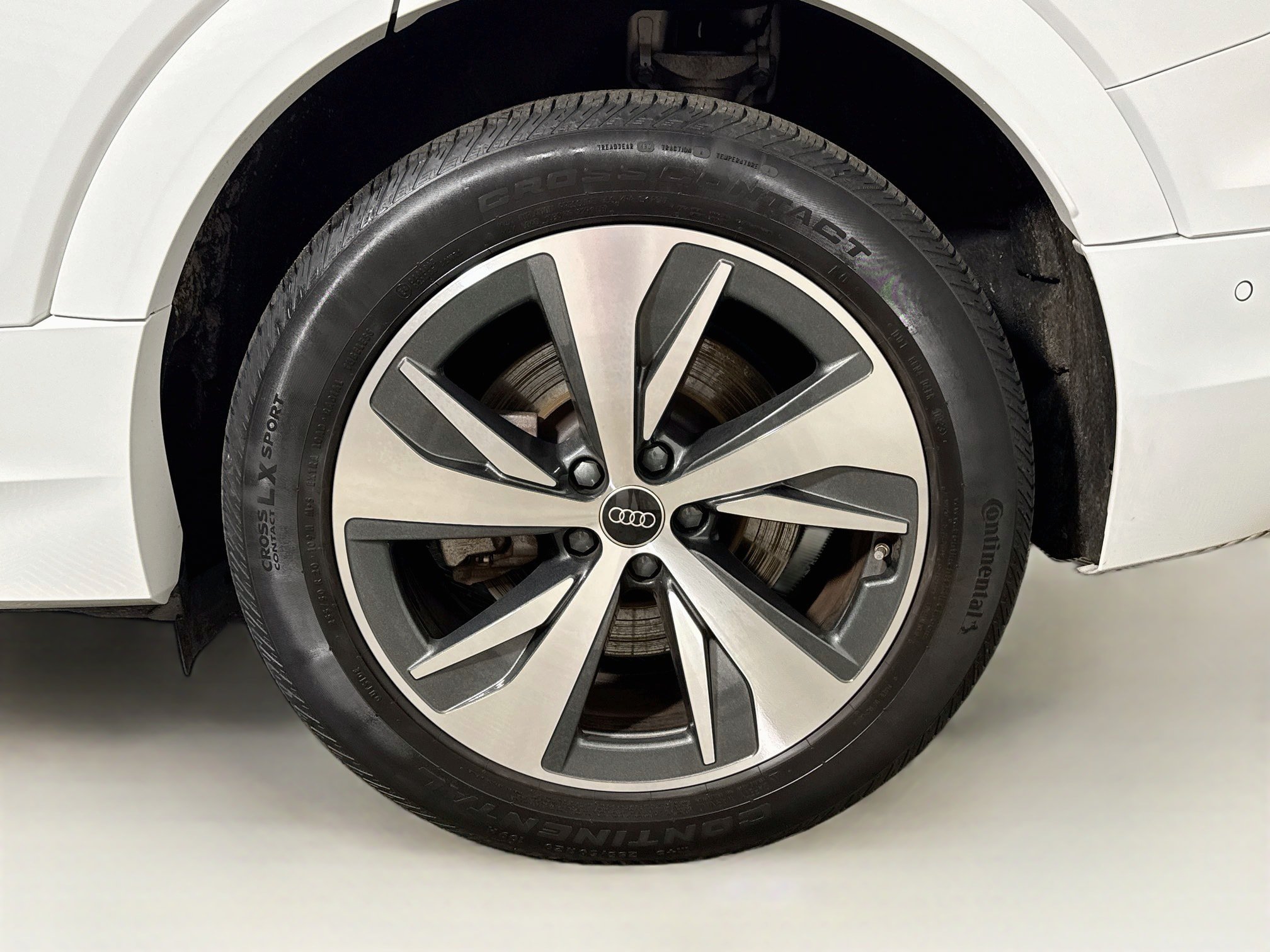 Used 2024 Audi Q8 e-tron Premium Plus AWD/4WD image 26