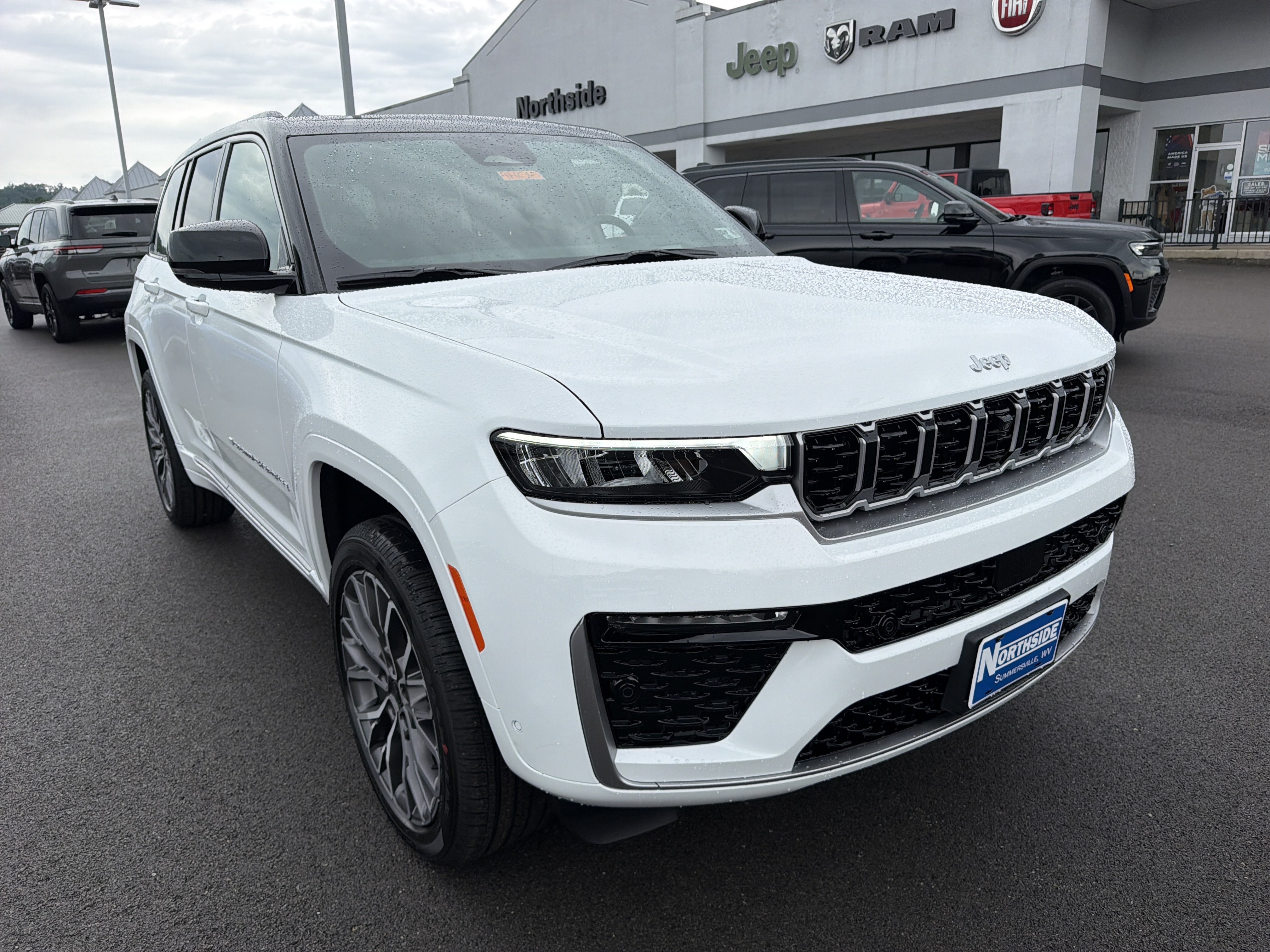 New 2027 Jeep Grand Cherokee Summit AWD/4WD image 3