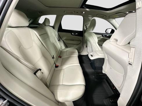 Used 2020 Volvo XC60 T6 Momentum w/ Protection Package Premier image 29
