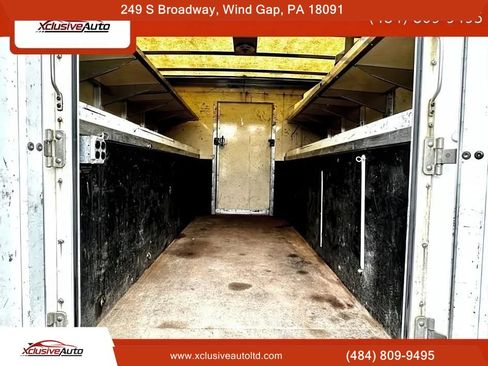 Used 2005 Ford E-350 and Econoline 350 Super Duty RWD image 9