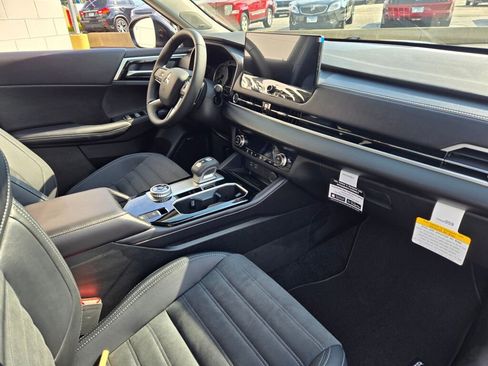 New 2025 Mitsubishi Outlander SE image 7