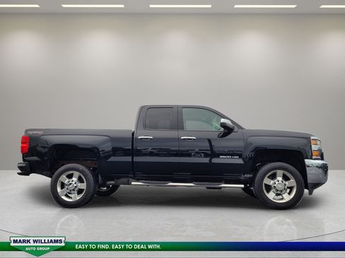 Used 2016 Chevrolet Silverado 2500 W/T AWD/4WD image 2