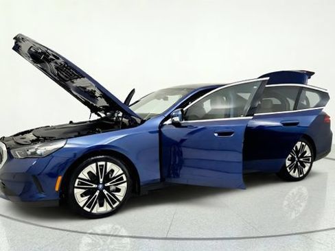 Used 2025 BMW i5 eDrive40i RWD image 14