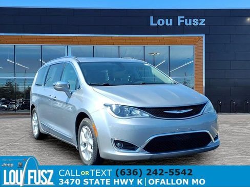 Used 2019 Chrysler Pacifica Limited FWD image 1