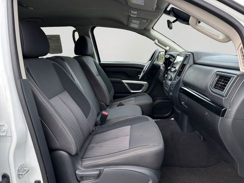 Used 2023 Nissan Titan SV image 12