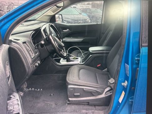 Used 2022 Chevrolet Colorado LT w/ LT Convenience Package image 9