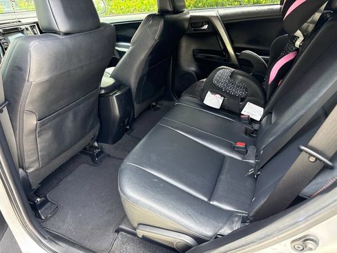 Used 2018 Toyota RAV4 SE w/ Power Extra Value Package FWD image 7