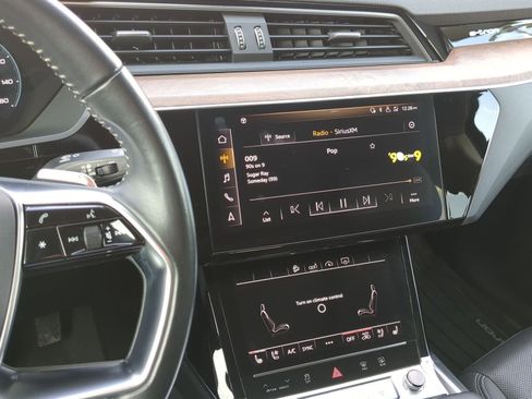 Used 2019 Audi e-tron Premium Plus image 32