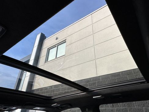 Certified 2023 Cadillac Escalade ESV Sport Platinum w/ LPO, ONYX Package image 9