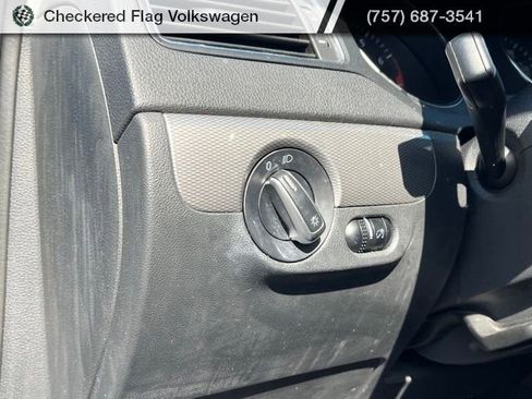 Used 2017 Volkswagen Jetta SE image 15