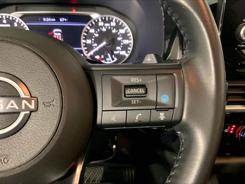 Used 2025 Nissan Pathfinder SV image 19