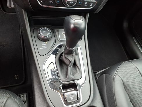 Used 2021 Jeep Cherokee Limited AWD/4WD image 29