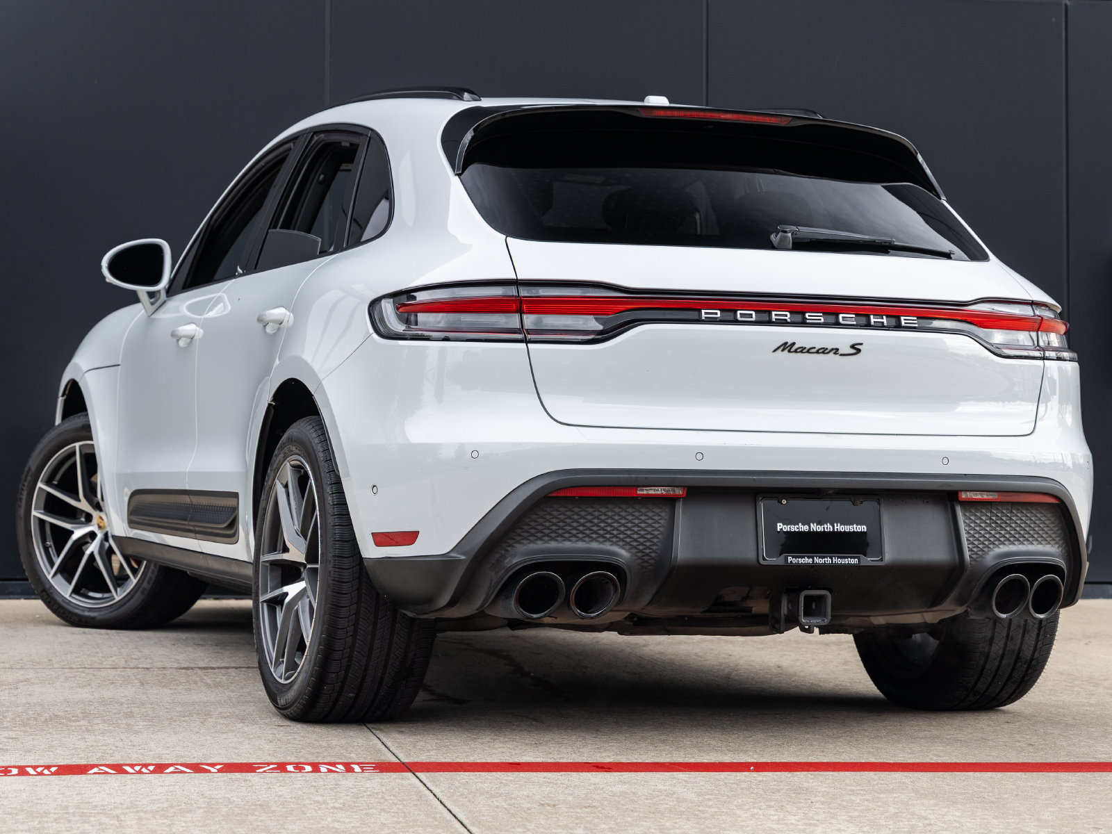 Used 2022 Porsche Macan S AWD/4WD image 3