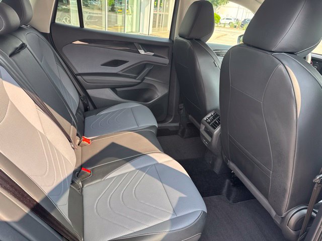 Certified 2025 Volkswagen Tiguan SE AWD/4WD image 16