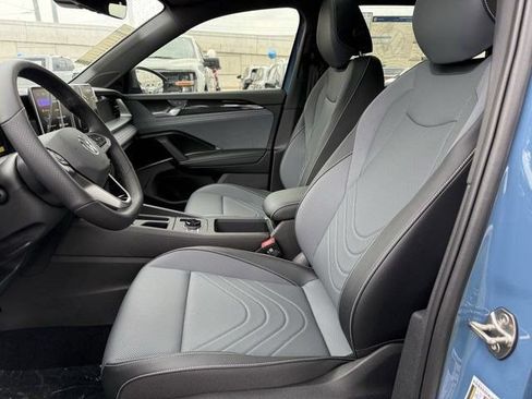 New 2026 Volkswagen Tiguan SE R-Line FWD image 19