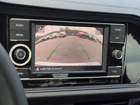 Used 2024 Volkswagen Jetta SE FWD image 10