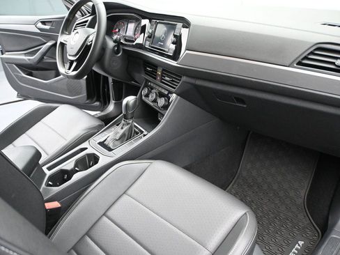 Certified 2021 Volkswagen Jetta SE FWD image 20