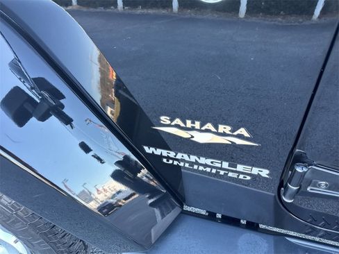 Used 2015 Jeep Wrangler Unlimited Sahara w/ Dual Top Group image 32