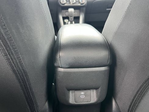 Used 2025 Nissan Versa SV FWD image 22