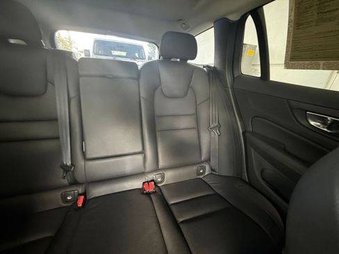 Used 2025 Volvo V60 B5 Cross Country Plus image 37