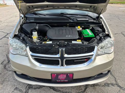 Used 2013 Dodge Grand Caravan Crew FWD image 18
