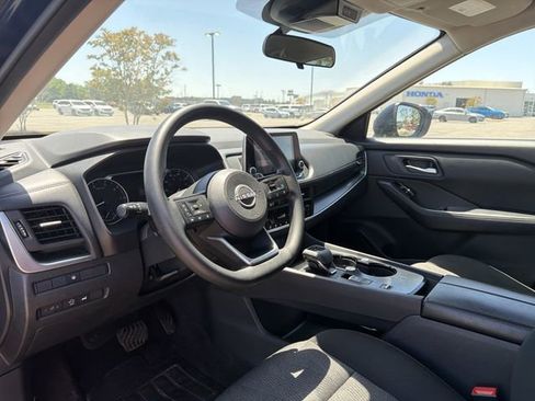 Used 2024 Nissan Rogue SV FWD image 11