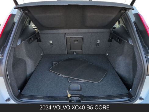 Used 2024 Volvo XC40 B5 Core image 20