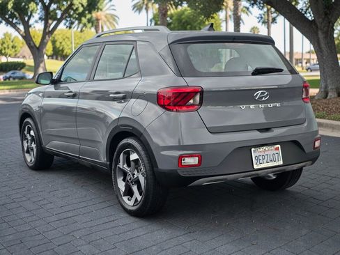 Certified 2021 Hyundai Venue SEL image 6