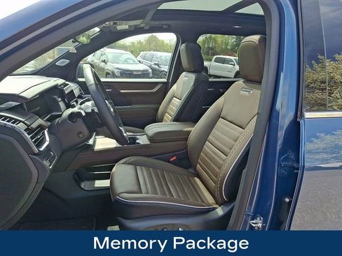 Used 2026 GMC Acadia Denali Ultimate image 2