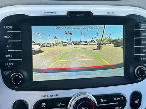 Used 2015 Kia Soul EV image 19