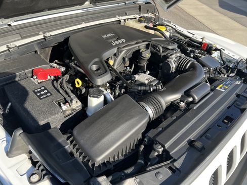 Used 2018 Jeep Wrangler Unlimited Rubicon AWD/4WD image 22