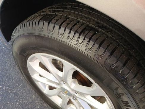 Used 2018 Chevrolet Equinox LT image 8