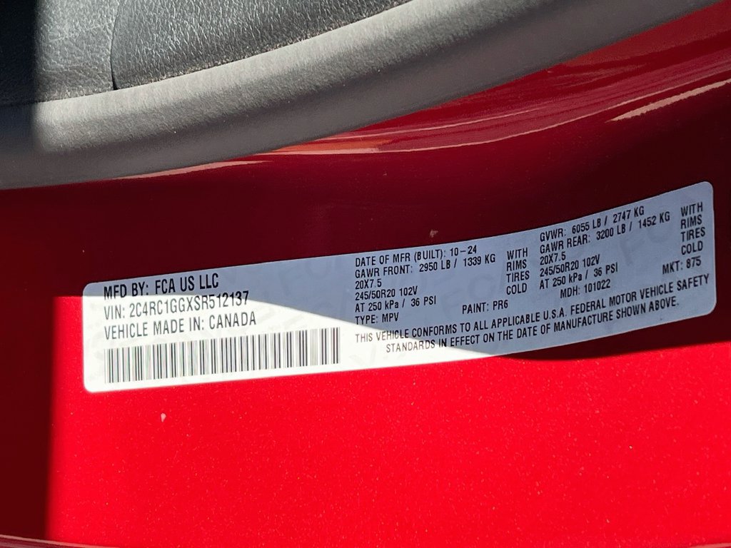 Used 2025 Chrysler Pacifica Limited FWD image 32